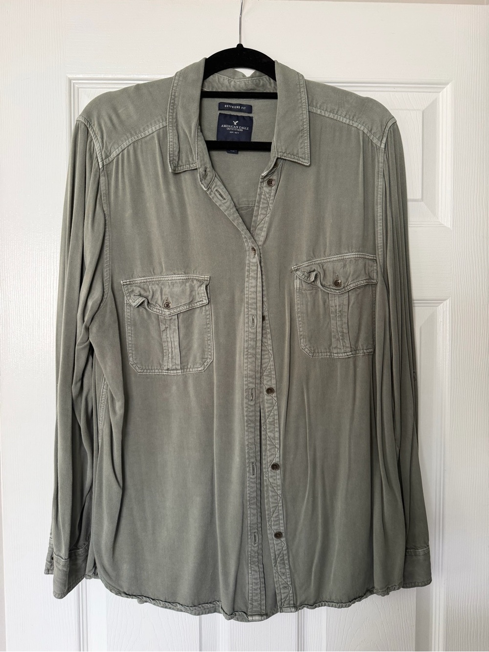 American Eagle Outfitters women’s Long-Sleeve Button-Down Shirt in green
